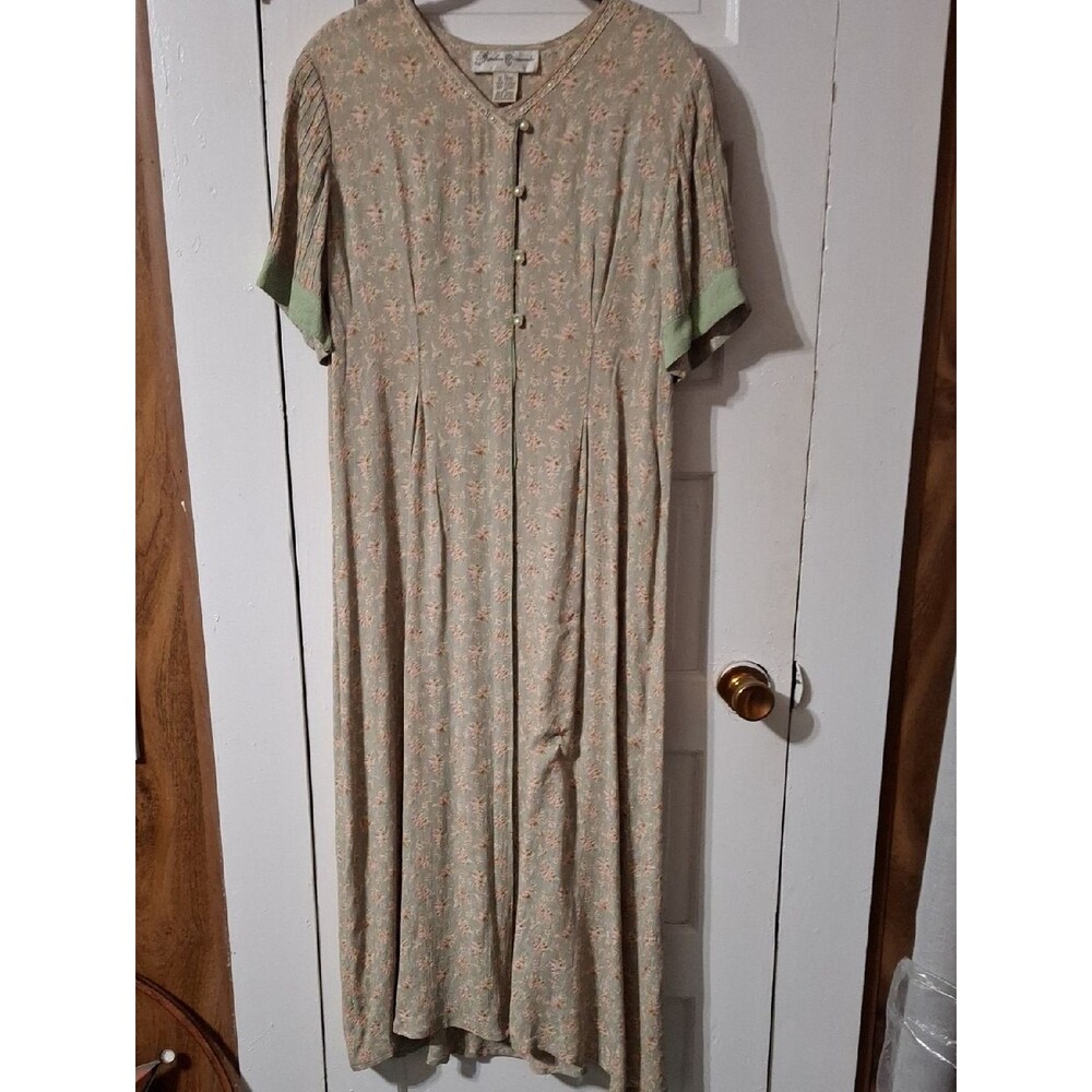 Light Green Floral Maxi Dress with Button Front (Mis251)